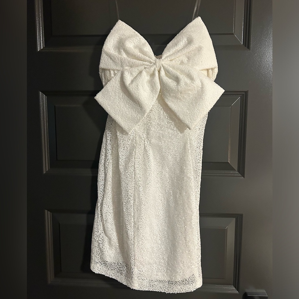 Beautiful dress, worn once. Great condition.